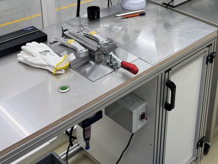 Speciale snijdtafel ontwikkeld (Semiconductor - Particle free)